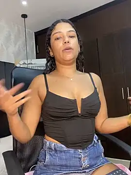 Snapshot of Miaafoxx__ chatting on 28, 3, 2026 Miaafoxx online show from 28, 3, 2026