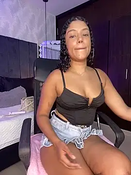 Snapshot of Miaafoxx__ chatting on 10, 4, 2026 Miaafoxx online show from 10, 4, 2026