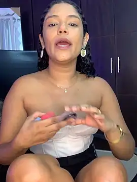 Snapshot of Miaafoxx__ chatting on 18, 4, 2026 Miaafoxx online show from 18, 4, 2026