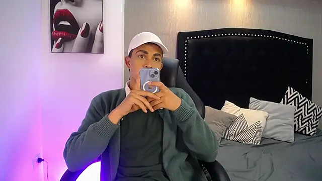 Snapshot of NewYoungHot chatting on 9, 4, 2026 NewYoungHot online show from 9, 4, 2026