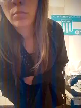 Snapshot of CamiliLuna chatting on 15, 4, 2026 CamiliLuna online show from 15, 4, 2026