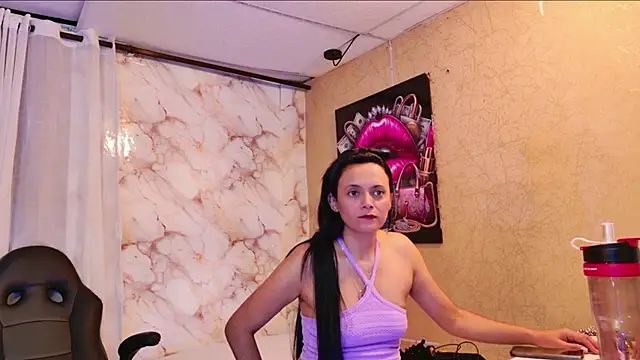 Snapshot of QueenSallyDesire chatting on 24, 4, 2026 QueenSallyDesire online show from 24, 4, 2026