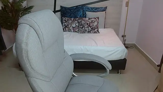 Snapshot of Anne_blake chatting on 7, 4, 2026 Anne blake online show from 7, 4, 2026