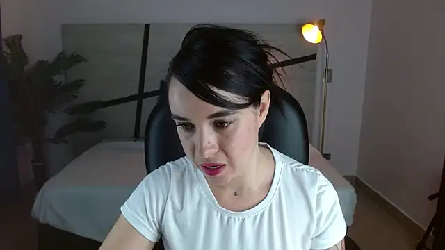 Snapshot of Anne_blake chatting on 28, 4, 2026 Anne blake online show from 28, 4, 2026