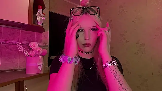 Snapshot of MysticKris chatting on 24, 3, 2026 MysticKris online show from 24, 3, 2026