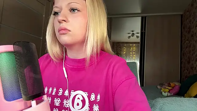 Snapshot of JeneeBIanks chatting on 7, 3, 2026 JeneeBIanks online show from 7, 3, 2026