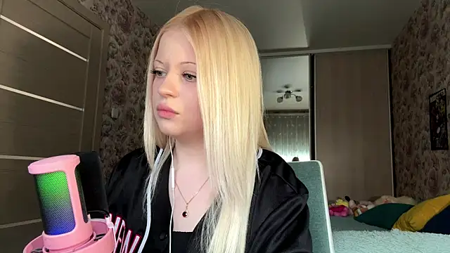 Snapshot of JeneeBIanks chatting on 8, 3, 2026 JeneeBIanks online show from 8, 3, 2026