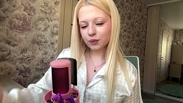 Snapshot of JeneeBIanks chatting on 3, 4, 2026 JeneeBIanks online show from 3, 4, 2026