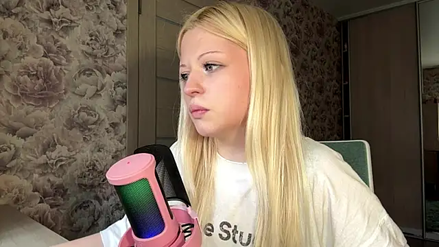 Snapshot of JeneeBIanks chatting on 24, 4, 2026 JeneeBIanks online show from 24, 4, 2026