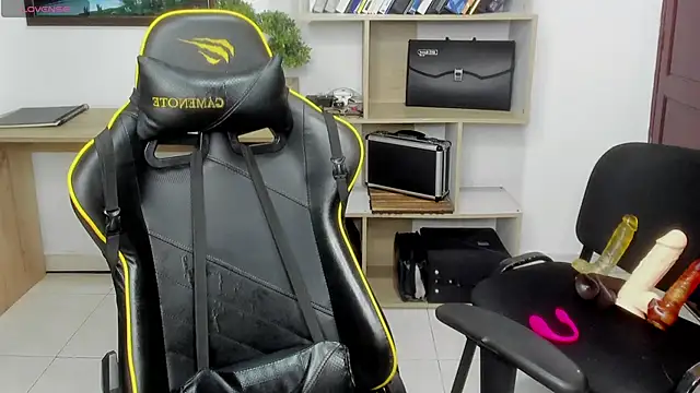 valeriavelasquez online show from 25, 3, 2026