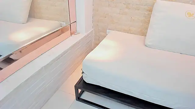 aitana cole online show from 24, 2, 2026