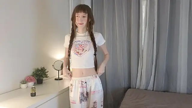 Snapshot of arina_waifu chatting on 4, 4, 2026 arina waifu online show from 4, 4, 2026