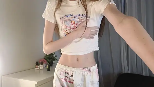 Snapshot of arina_waifu chatting on 10, 4, 2026 arina waifu online show from 10, 4, 2026