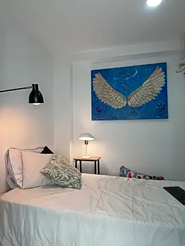 Viictoria-Jones online show from 6, 4, 2026