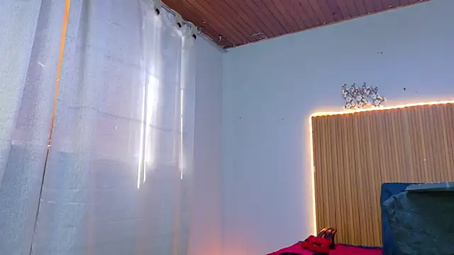 Snapshot of CIccioline_pussyGolden chatting on 30, 4, 2026 CIccioline pussyGolden online show from 30, 4, 2026