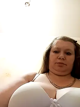 KiraStanton online show from 2, 4, 2026