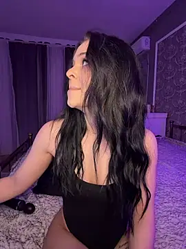 Olivia Noor online show from 16, 5, 2026