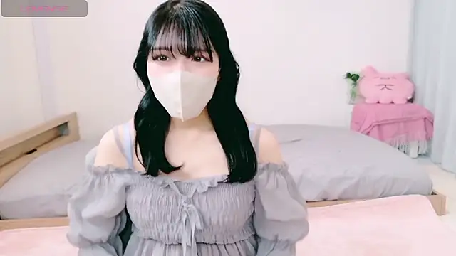 Snapshot of natsuka-chan chatting on 11, 4, 2026 natsuka-chan online show from 11, 4, 2026