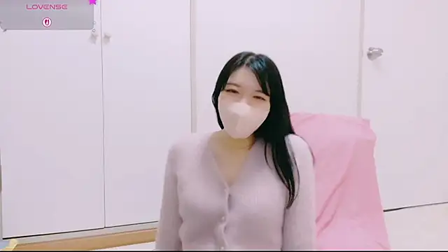 Snapshot of natsuka-chan chatting on 23, 4, 2026 natsuka-chan online show from 23, 4, 2026