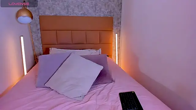 ZeynepYilmaz online show from 2, 4, 2026