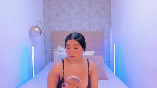 ZeynepYilmaz online show from 4, 4, 2026