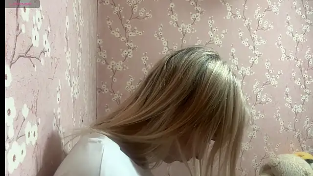 Snapshot of LiraDreamX chatting on 2, 4, 2026 LiraDreamX online show from 2, 4, 2026