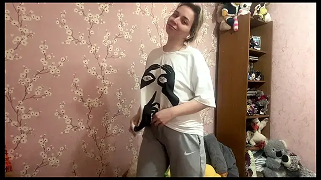 Snapshot of LiraDreamX chatting on 19, 4, 2026 LiraDreamX online show from 19, 4, 2026