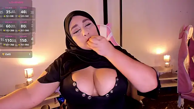 Snapshot of HijabiMilff chatting on 12, 5, 2026 HijabiMilff online show from 12, 5, 2026