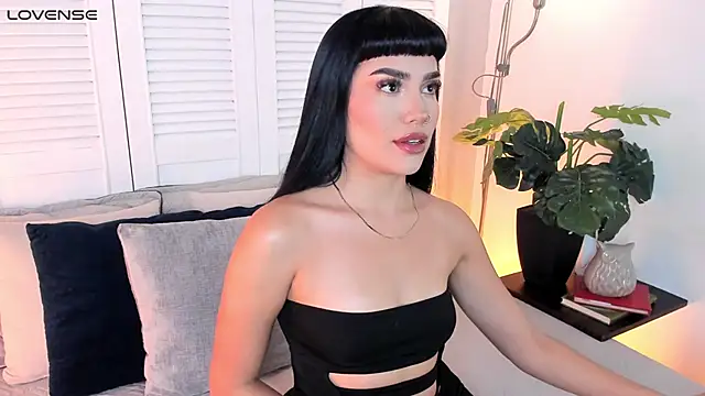 Snapshot of AlmaBlaze chatting on 22, 4, 2026 AlmaBlaze online show from 22, 4, 2026