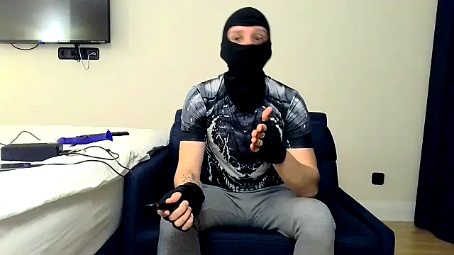Snapshot of RyanRubber chatting on 5, 4, 2026 RyanRubber online show from 5, 4, 2026