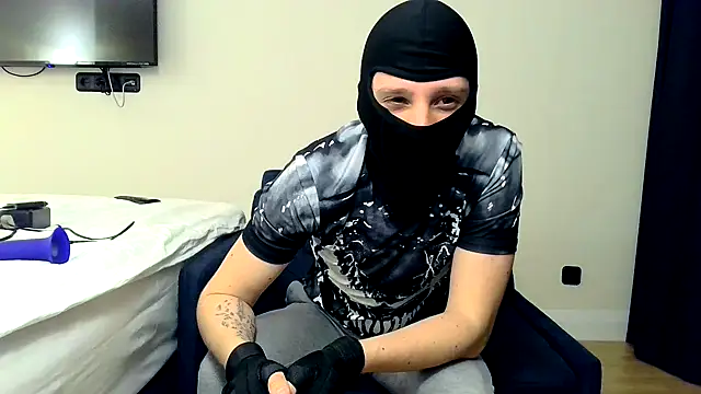 Snapshot of RyanRubber chatting on 8, 4, 2026 RyanRubber online show from 8, 4, 2026