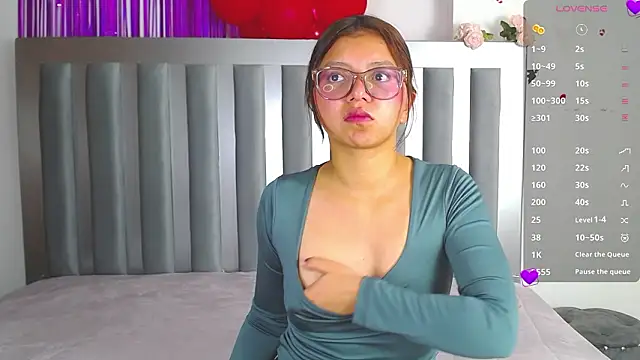 Zoow bluussh online show from 27, 3, 2026