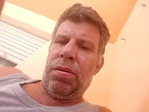 Snapshot of stud2512 chatting on 20, 6, 2026 stud2512 online show from 20, 6, 2026