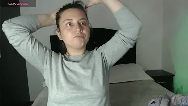 Snapshot of Ana__arms chatting on 6, 4, 2026 Ana arms online show from 6, 4, 2026