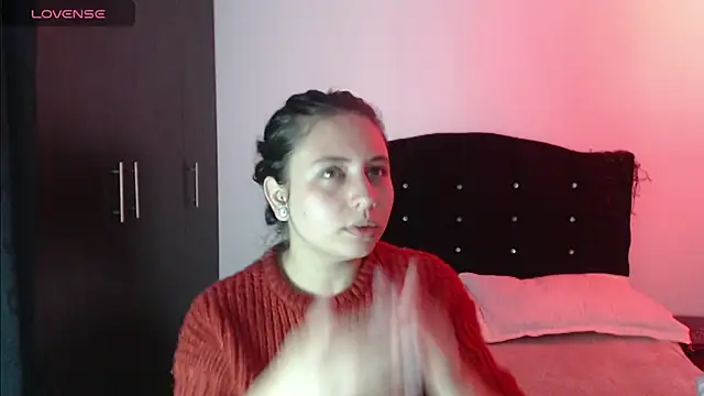 Snapshot of Ana__arms chatting on 7, 4, 2026 Ana arms online show from 7, 4, 2026