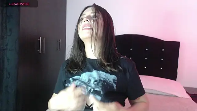 Snapshot of Ana__arms chatting on 7, 5, 2026 Ana arms online show from 7, 5, 2026
