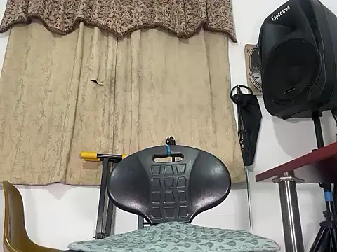 Snapshot of enimanocturno chatting on 9, 4, 2026 enimanocturno online show from 9, 4, 2026