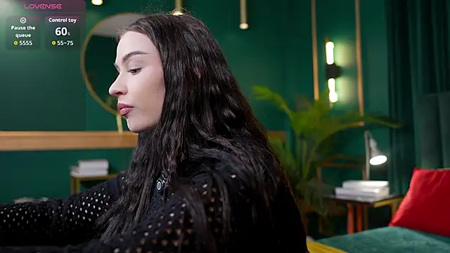 Snapshot of SatiraLux chatting on 7, 4, 2026 SatiraLux online show from 7, 4, 2026