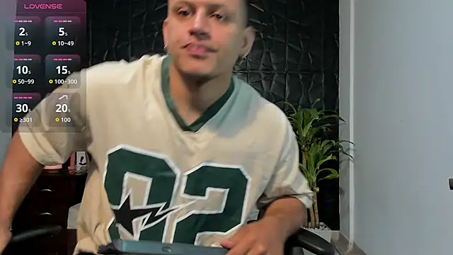 Snapshot of Alex_towerss chatting on 17, 3, 2026 Alex towerss online show from 17, 3, 2026