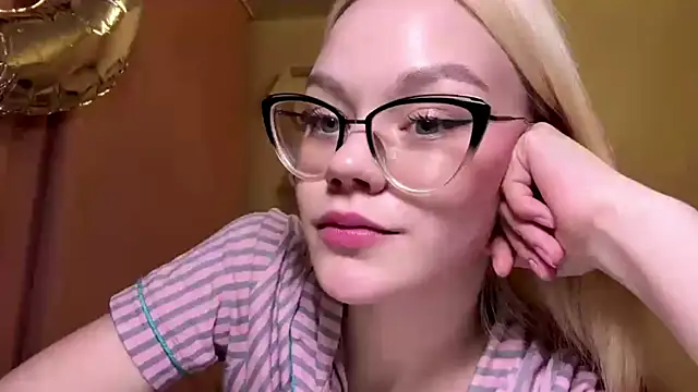 MiaCashe online show from 16, 4, 2026