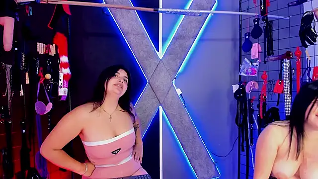 Snapshot of Sheila_BDSM_ chatting on 3, 4, 2026 Sheila BDSM online show from 3, 4, 2026