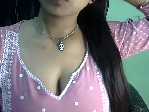 Snapshot of cute_momo_love chatting on 4, 4, 2026 cute momo love online show from 4, 4, 2026