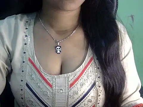 Snapshot of cute_momo_love chatting on 7, 4, 2026 cute momo love online show from 7, 4, 2026