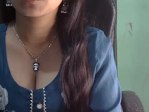 Snapshot of cute_momo_love chatting on 10, 4, 2026 cute momo love online show from 10, 4, 2026