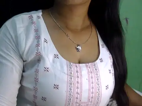 Snapshot of cute_momo_love chatting on 18, 4, 2026 cute momo love online show from 18, 4, 2026