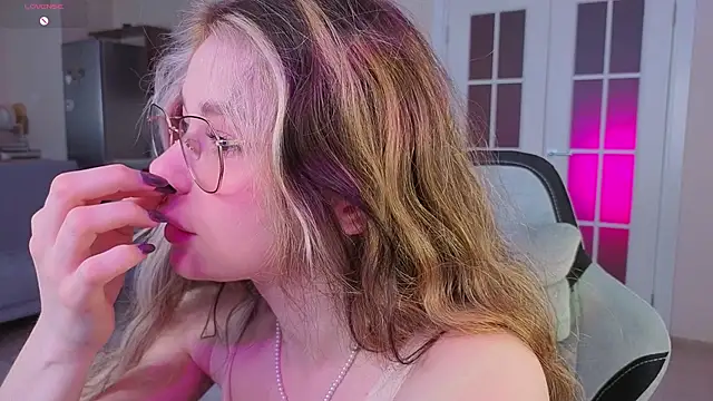 Snapshot of Dipamelly chatting on 1, 4, 2026 Dipamelly online show from 1, 4, 2026