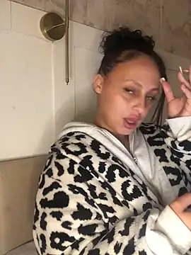 Snapshot of mayawesttt chatting on 15, 4, 2026 mayawesttt online show from 15, 4, 2026