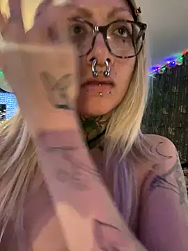 Snapshot of nightmar3doll chatting on 15, 4, 2026 nightmar3doll online show from 15, 4, 2026