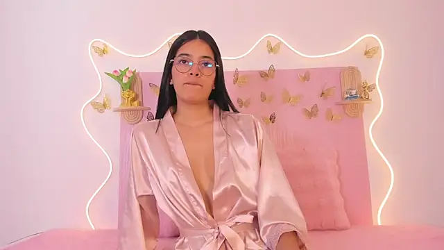 Snapshot of Isaa-queen chatting on 5, 4, 2026 Isaa-queen online show from 5, 4, 2026