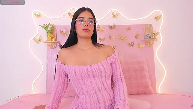 Snapshot of Isaa-queen chatting on 8, 4, 2026 Isaa-queen online show from 8, 4, 2026